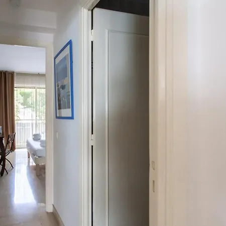 Mirandole Furnished Flat דירה