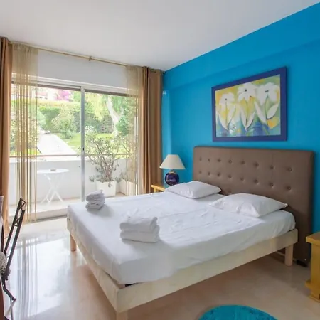 Mirandole Furnished Flat דירה *